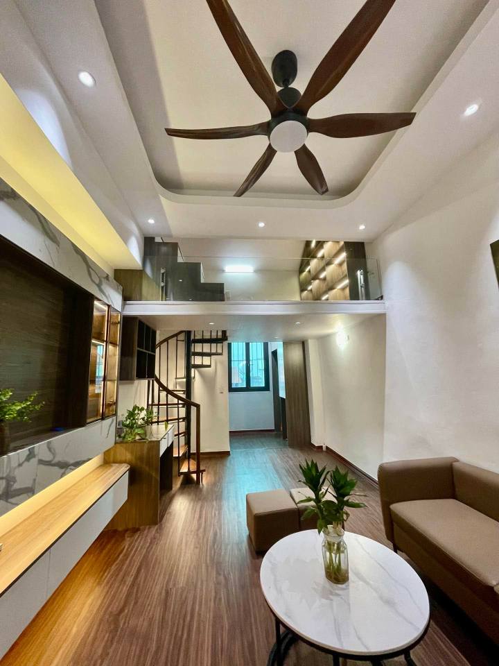 Bán nhà ngay chợ Trời, phố Huế, giá 2.8 tỷ