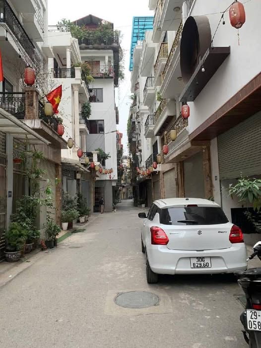 Bán đất tặng nhà 4 tầng tại Bồ Đề, Long Biên, gần cầu Chương Dương, khu vực tiềm năng tăng giá