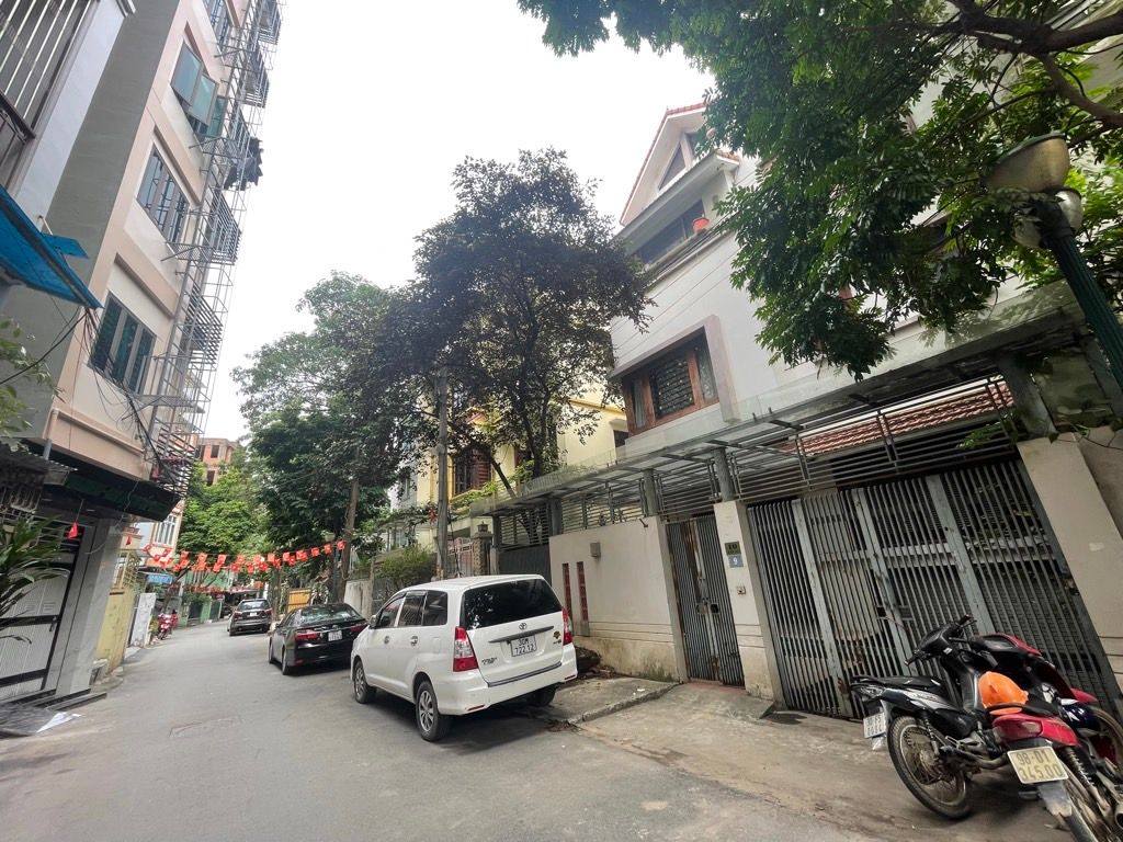 Bán biệt thự liền kề Mỹ Đình, diện tích 140m², xây 4 tầng kiên cố, giá 42 tỷ