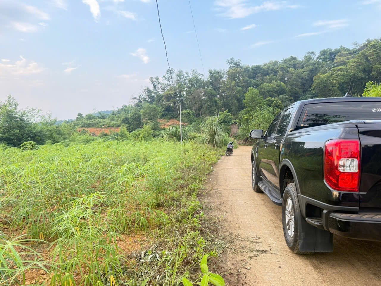 Bán mảnh đất 20 sào (7.000m2), có sổ đỏ có 200m2 đất ở, đường thông xe ô tô tại xã Ba Vì, Hà Nội