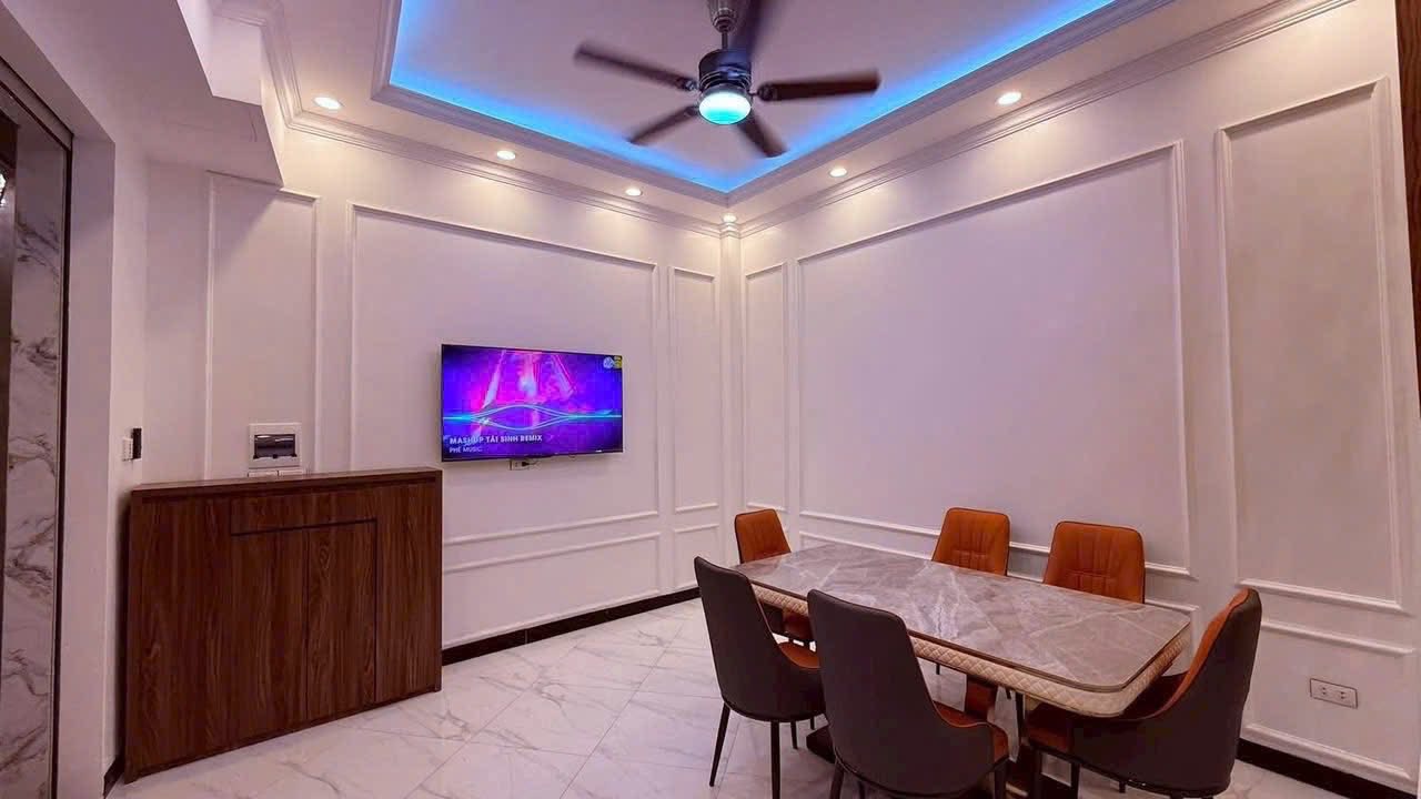 Bán nhà trung tâm Ba Đình, ngõ 47 phố Văn Cao, 5 tầng, xây năm 2023, giá hơn 7 tỷ