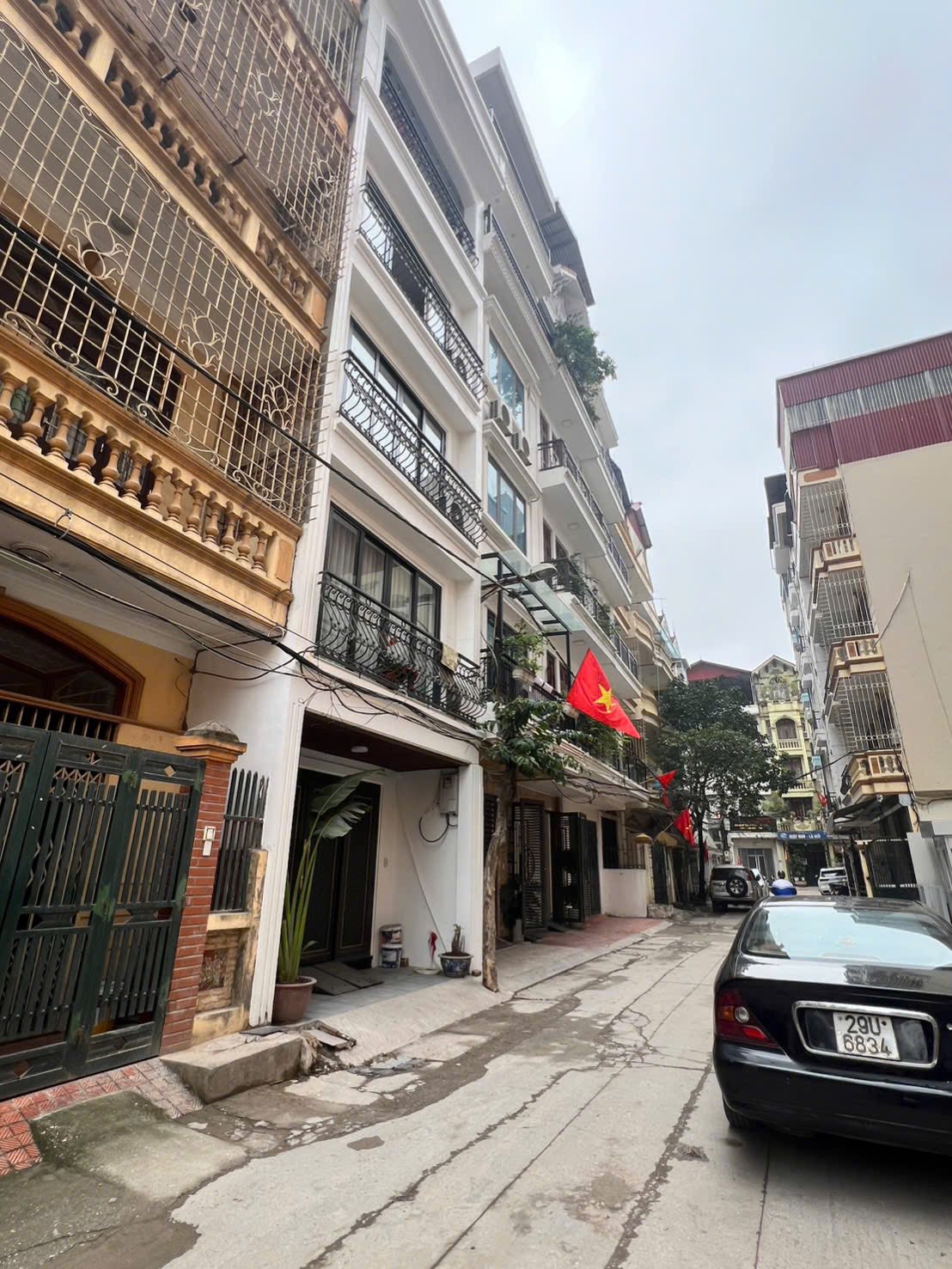 Bán nhà Tây Hồ, lô góc, 8 tầng thang máy, 7 phòng khép kín, full nội thất, giá 27.5 tỷ