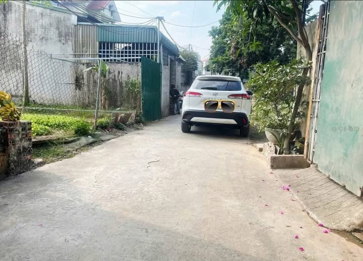 Bán mảnh đất siêu đẹp gần ngay sân vận động Trống Đống của Vin Olympic, giá 4.55 tỷ