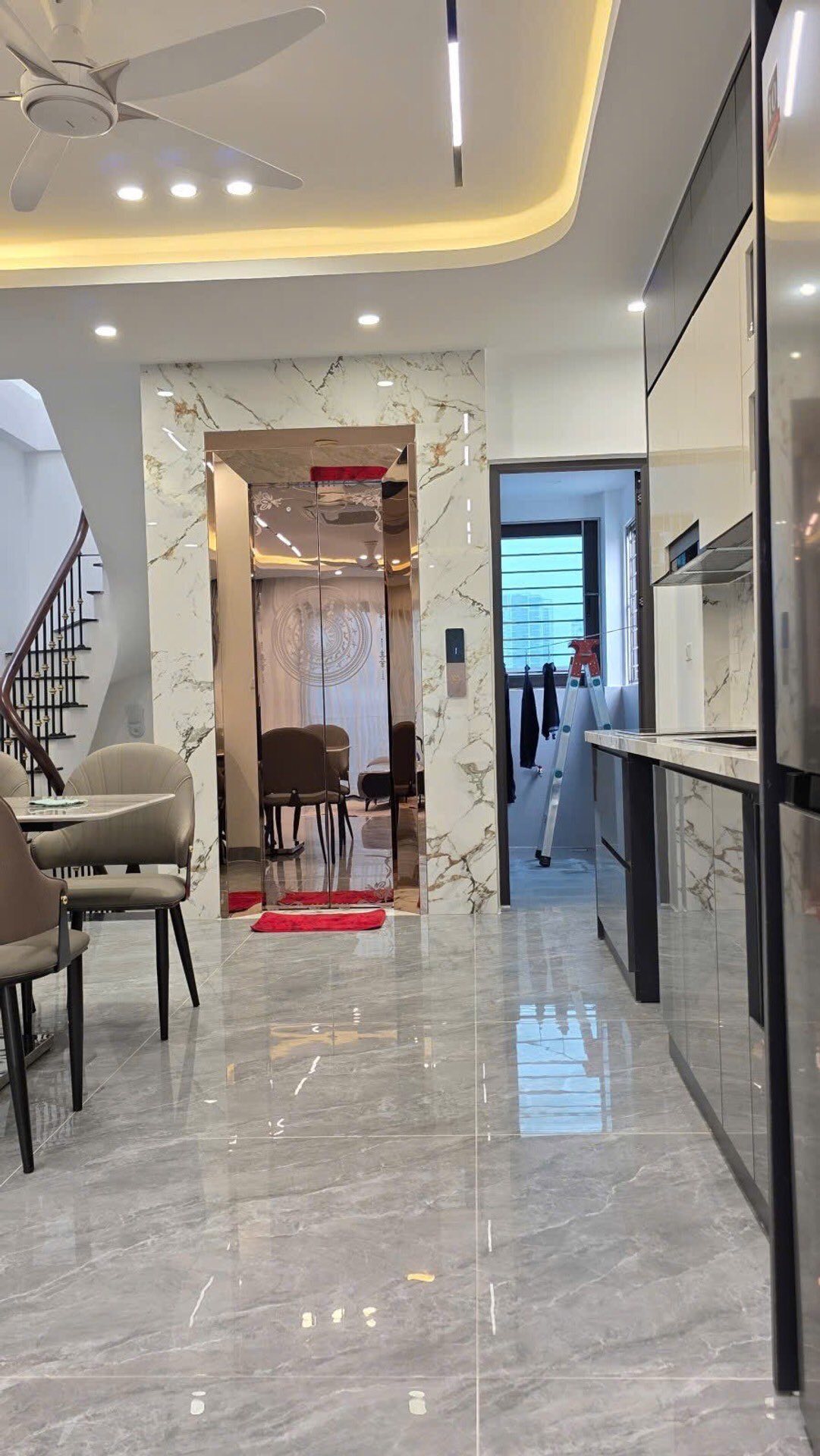 Bán nhà riêng quận Cầu Giấy, thành phố Hà Nội, giá 31,7 tỷ