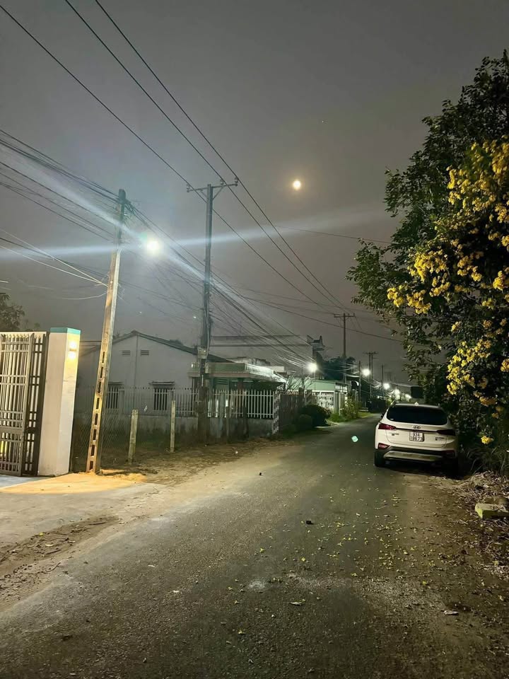 Nhà 5m x 45m Trần Văn Ngà, 3 sân đậu xe, vườn xinh, nội thất xịn, giá hời