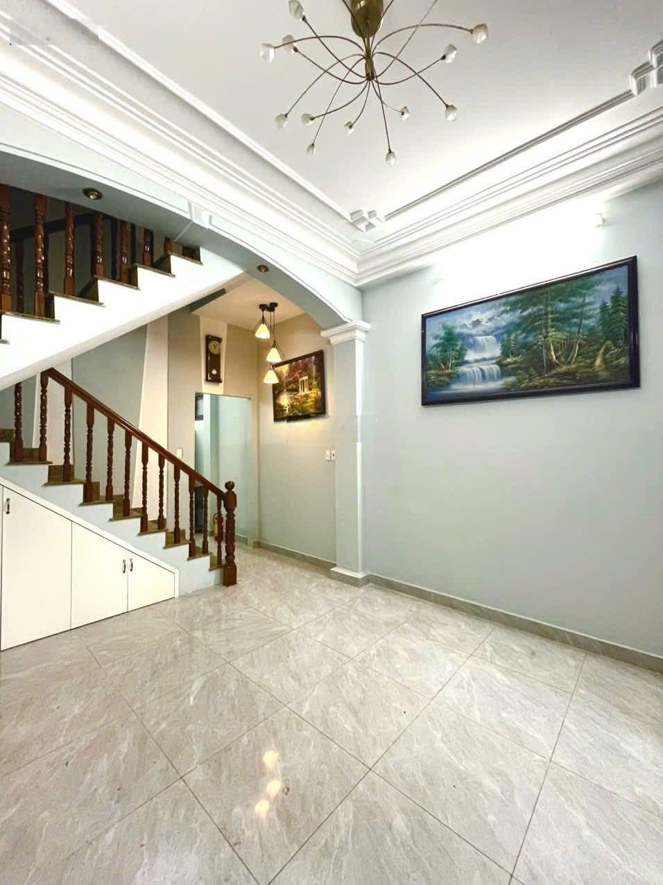 Bán gấp nhà Nằm Quốc Cang, Q1 cho thuê 28tr, diện tích 81,5m2 giá 5tỷ800 nằm gần Bệnh viện Từ Dũ