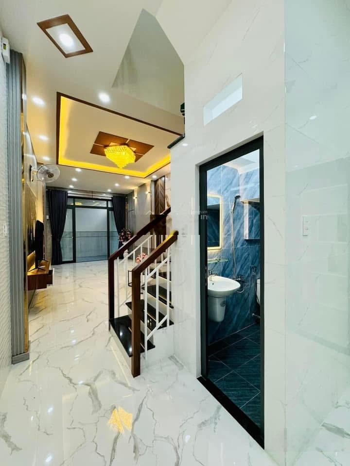 Cô, chú bán gấp nhà Đ. Lý Văn Phúc, Q1, giá 5,2 tỷ, kế công viên Lê Văn Tám, còn HĐ thuê 27tr/th