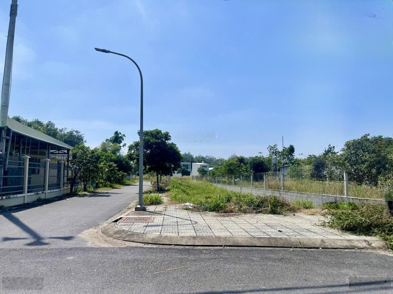 Bán lô đất ở 2 mặt tiền tại xã Phú Hoà Đông, diện tích 80m2. Giá 800 triệu - Gần sát Tỉnh Lộ 15