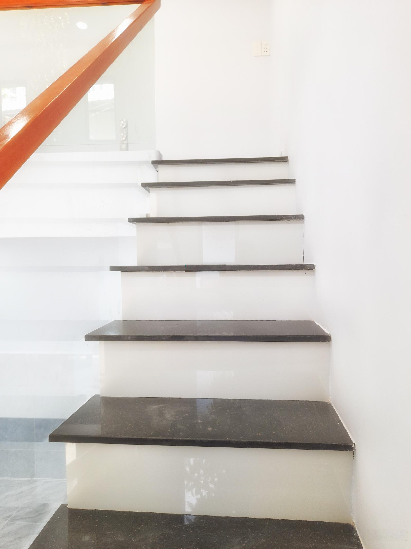 Bán nhà xây mới đẹp tại trung tâm Q. 7, giá chỉ 1.75 tỷ