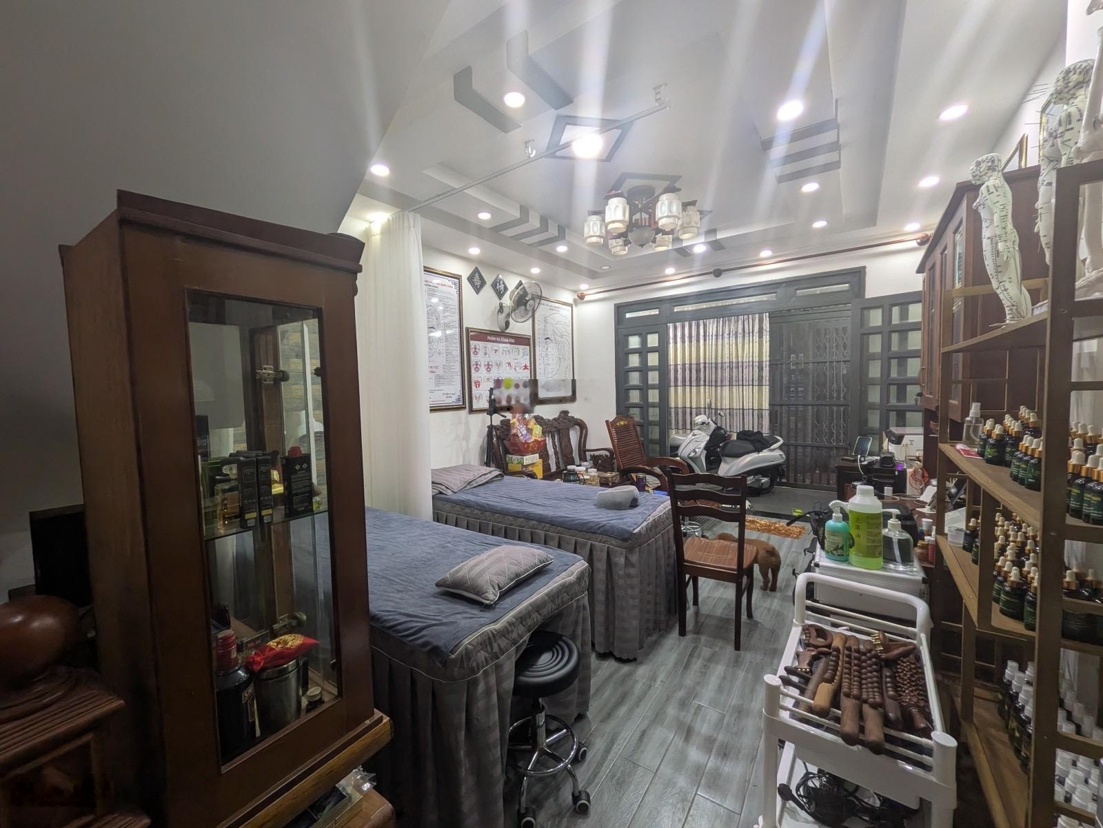 Nhà đẹp 2 tầng SD 87m2 chỉ 4.5 tỷ cách mặt tiền Phan Huy Ích vài bước chân anh chị đang tìm