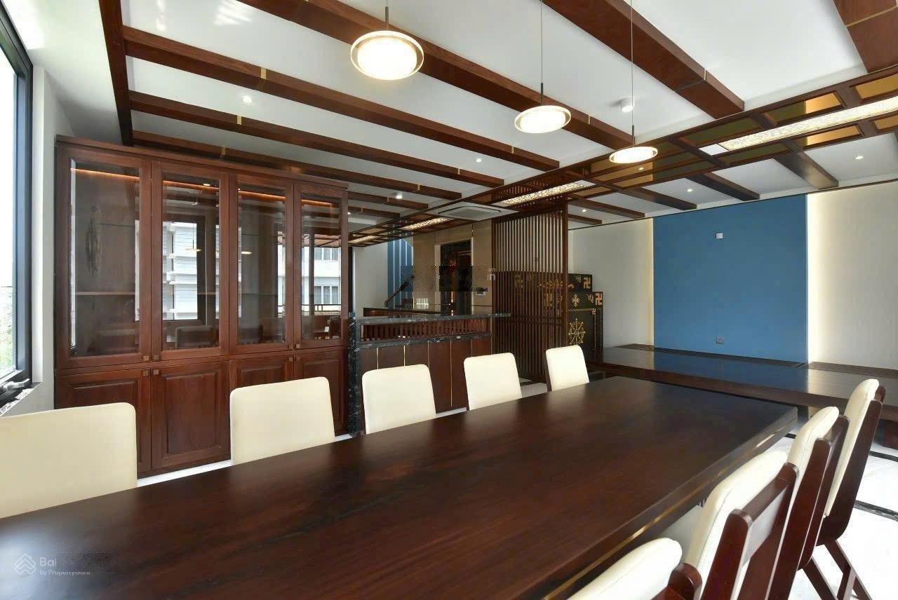 Cho thuê góc 2 mặt tiền Hưng Gia 2, hầm xe, thang máy, vị trí kinh doanh đẹp