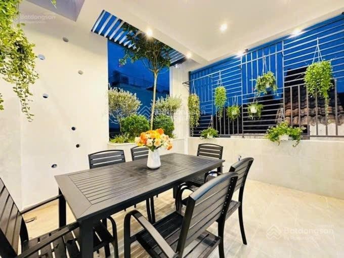 Chủ có dự án nên cần ra đi 1 em tâm huyết. Vị trí Hoa Sứ, Phú Nhuận. DT:60m2(4x15) 6PN 8WC.