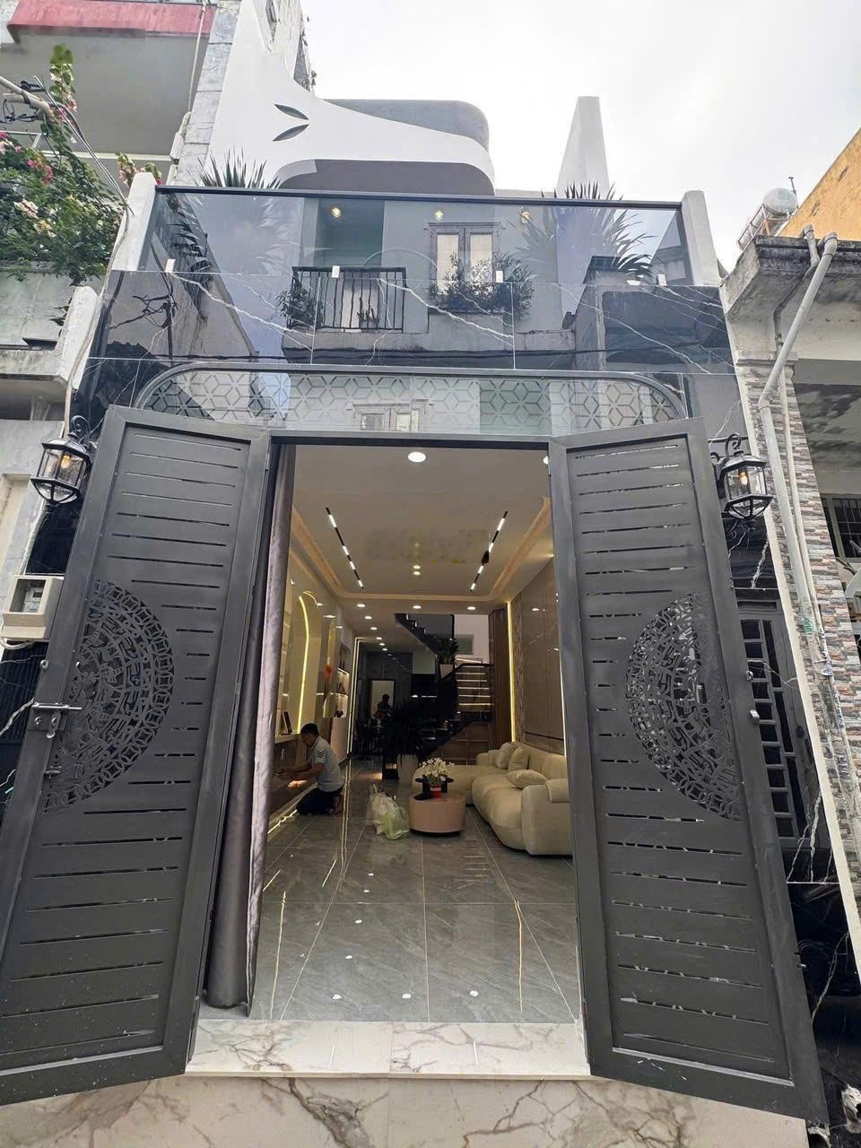 Đinh tiên hoàng, p7 bình thạnh chỉ 2 tỷ 2! - 2 lầu - di chuyển q1 chỉ vài phút