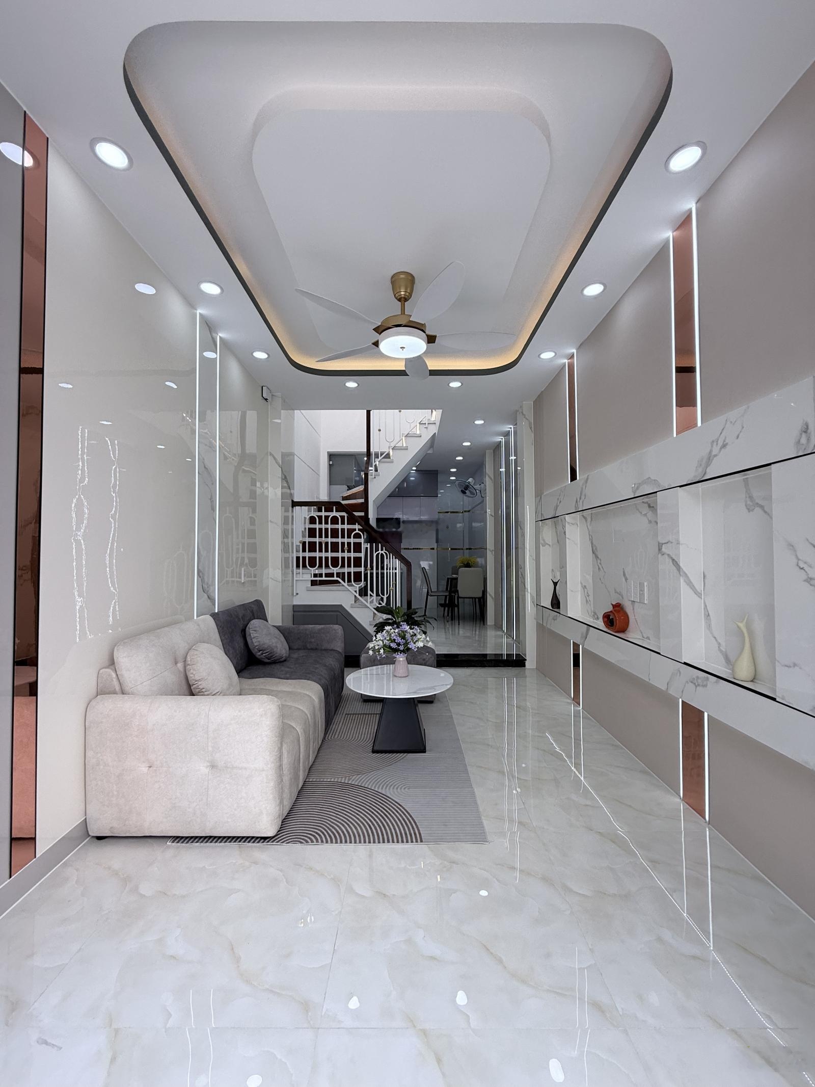 Bán nhà mới full nội thất cao cấp, giáp sân bay, sân golf Tân Sơn Nhất 4,450 Tỷ