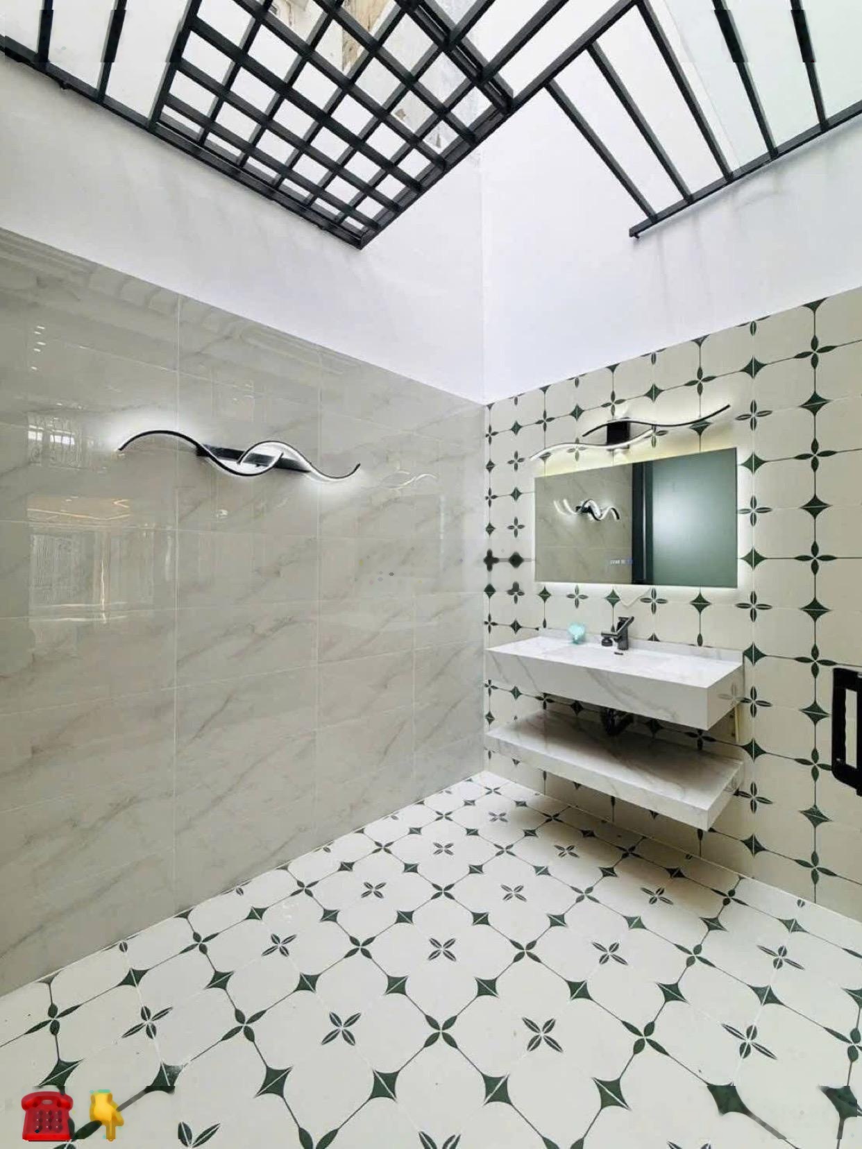 Chủ cần đi gấp giá tốt căn nhà tại Lê Thánh Tôn - Phường Bến Nghé - Quận 1