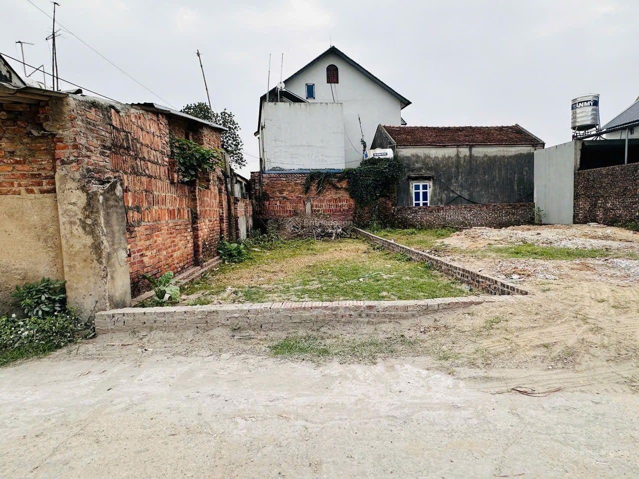 Bán đất 67.6m2 full thổ cư tại Na Sơn, Hồng Kỳ - Vị trí đối diện sân bóng - ngõ thông ô tô tránh