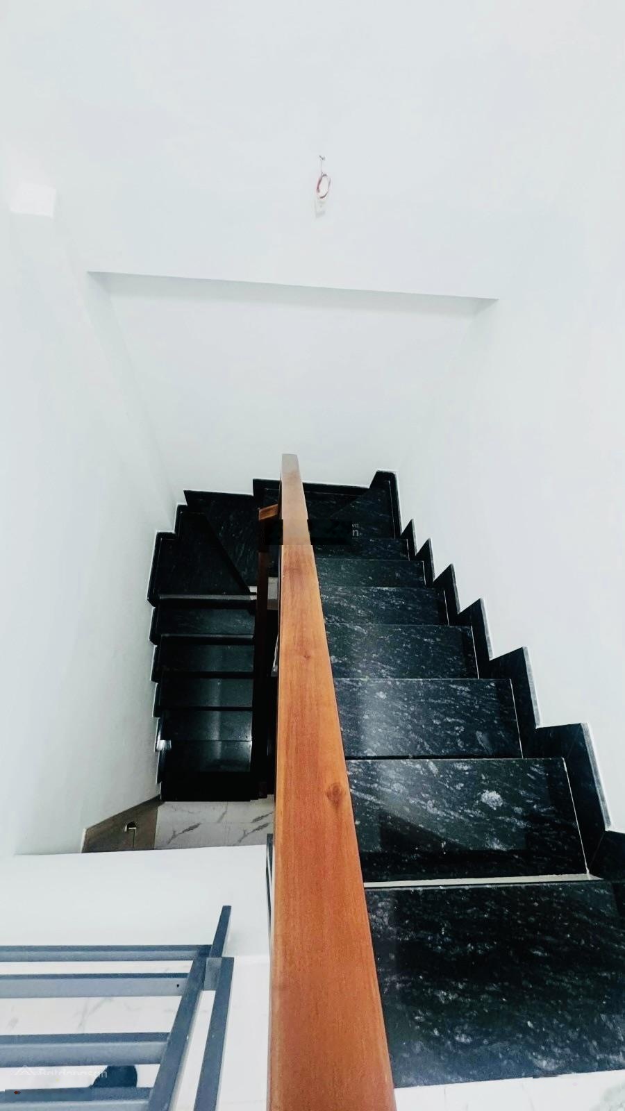 Vài Bước Ra Mặt Tiền Nguyễn Văn Cừ Quận 1 - 31m2 4 Tầng 5 PN - Chỉ 6 Tỷ 6 TL Mạnh