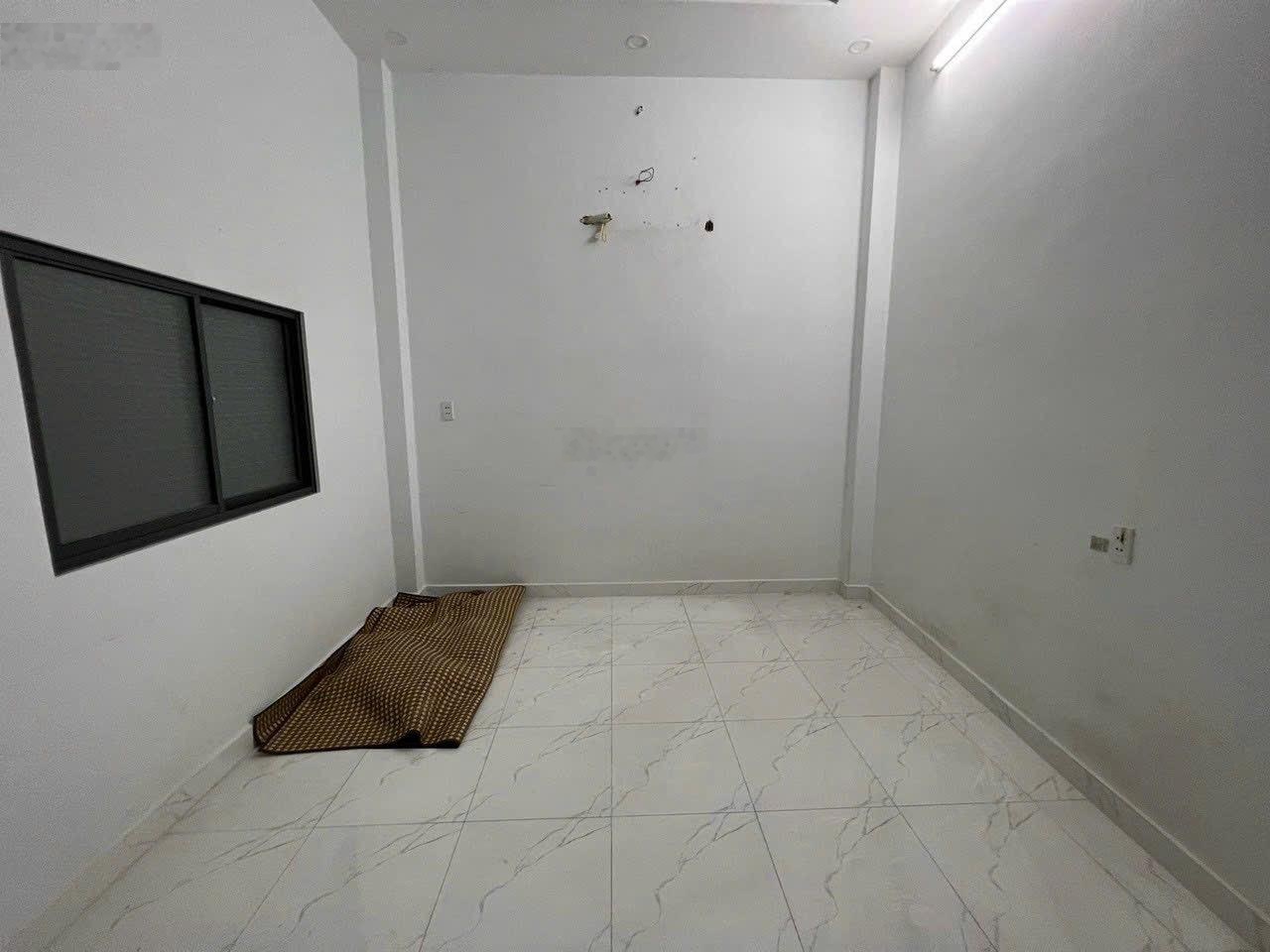 Cần tiền bán gấp nhà Hồng Lạc, phường 10, Tân Bình. Giá 4 tỷ 990. Diện tích: 4 x 12m