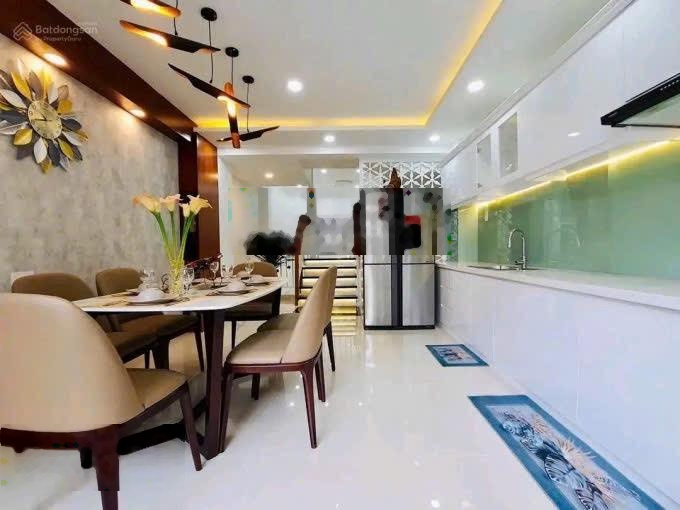 Chính chủ kẹt vốn bán nhà Đường Hàn Thuyên Q1. Giá 4tỷ8/78,5m2 gần Diamond Plaza. Cho thuê 30tr/th