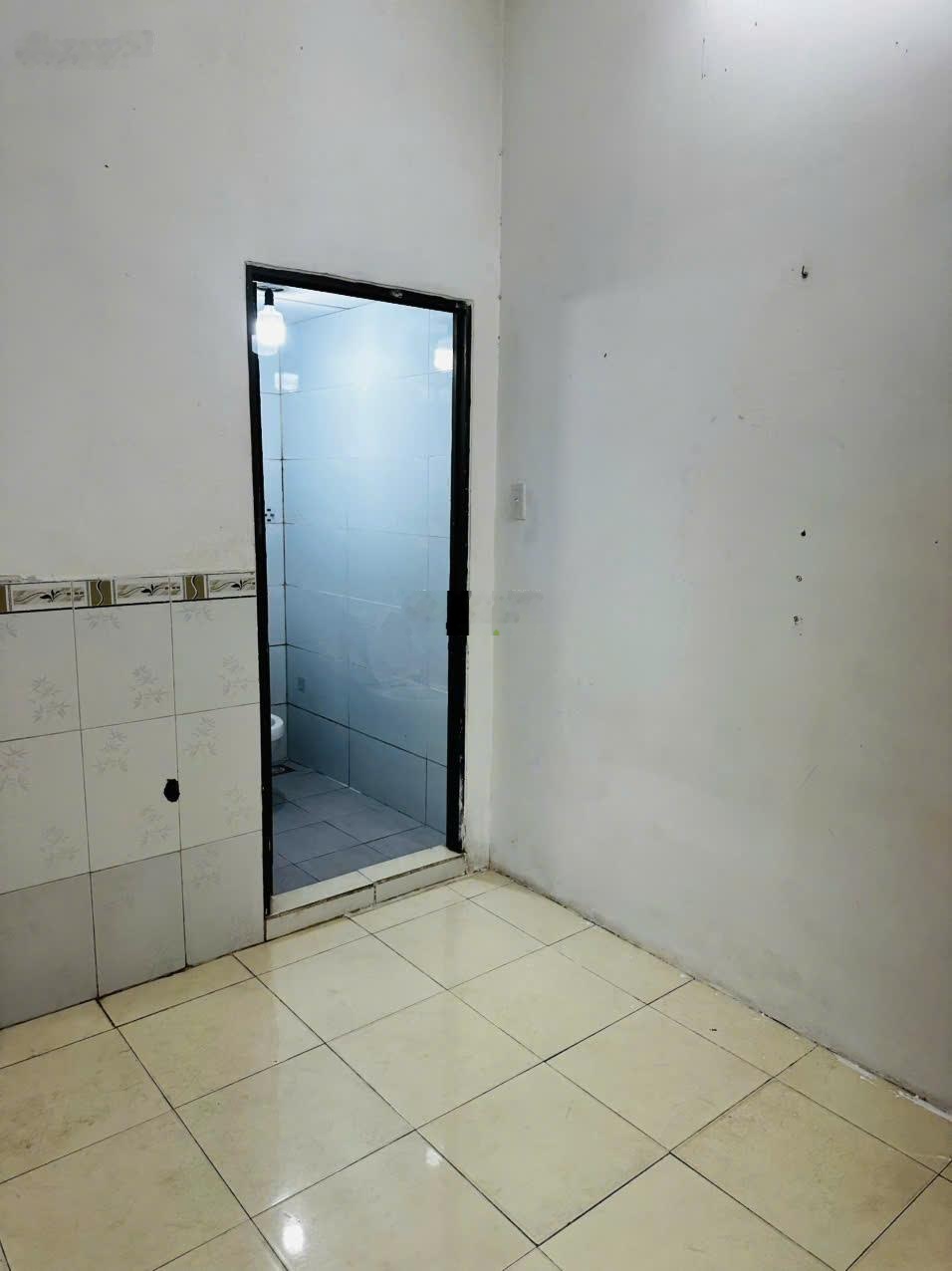 Cho thuê nhà 100m² 2 phòng ngủ lớn, phòng khách rộng, nhiều cửa sổ thoáng mát