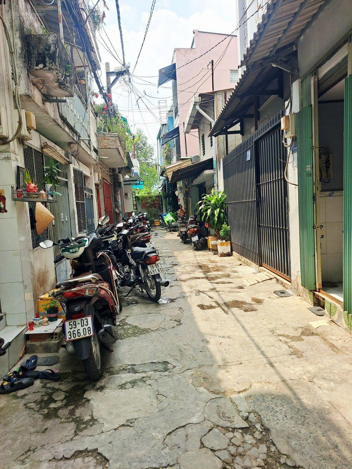 Nhà 2 Tầng Gần MT Lũy Bán Bích 2PN Hẻm 3m Chỉ 2.3 Tỷ