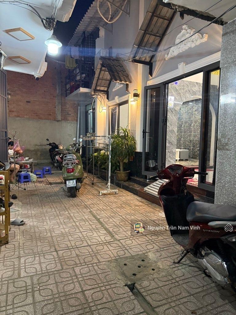 Bán nhà riêng chỉ 1 tỷ 200 triệu có ngay sổ hộ khẩu Quận 7, ngang 3m5 dài 9m, an cư lập nghiệp