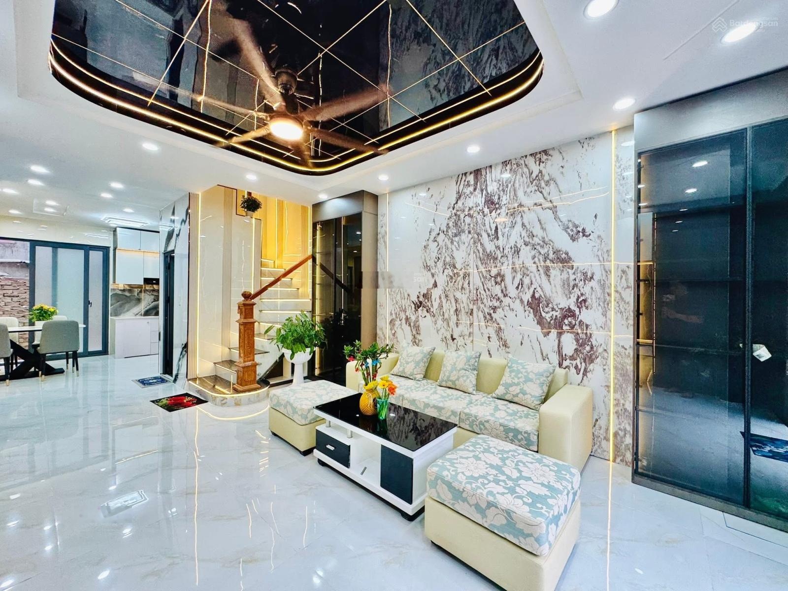 Kẹt vốn kinh doanh cần bán gấp nhà nguyễn gia trí, bình thạnh | giá 2 tỷ 660(tl), hẻm 5m, sổ hồng