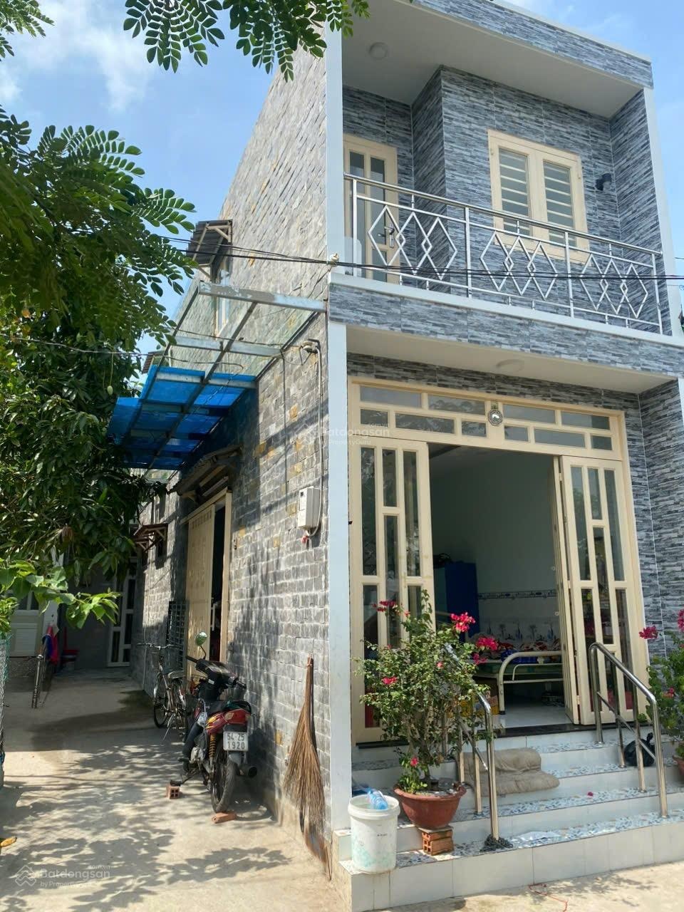 Nhà 2 tầng KDC Nguyễn Bình 3.2x11m, view bờ kè thoáng mát, giá 1.8 tỷ - 2PN, 3WC