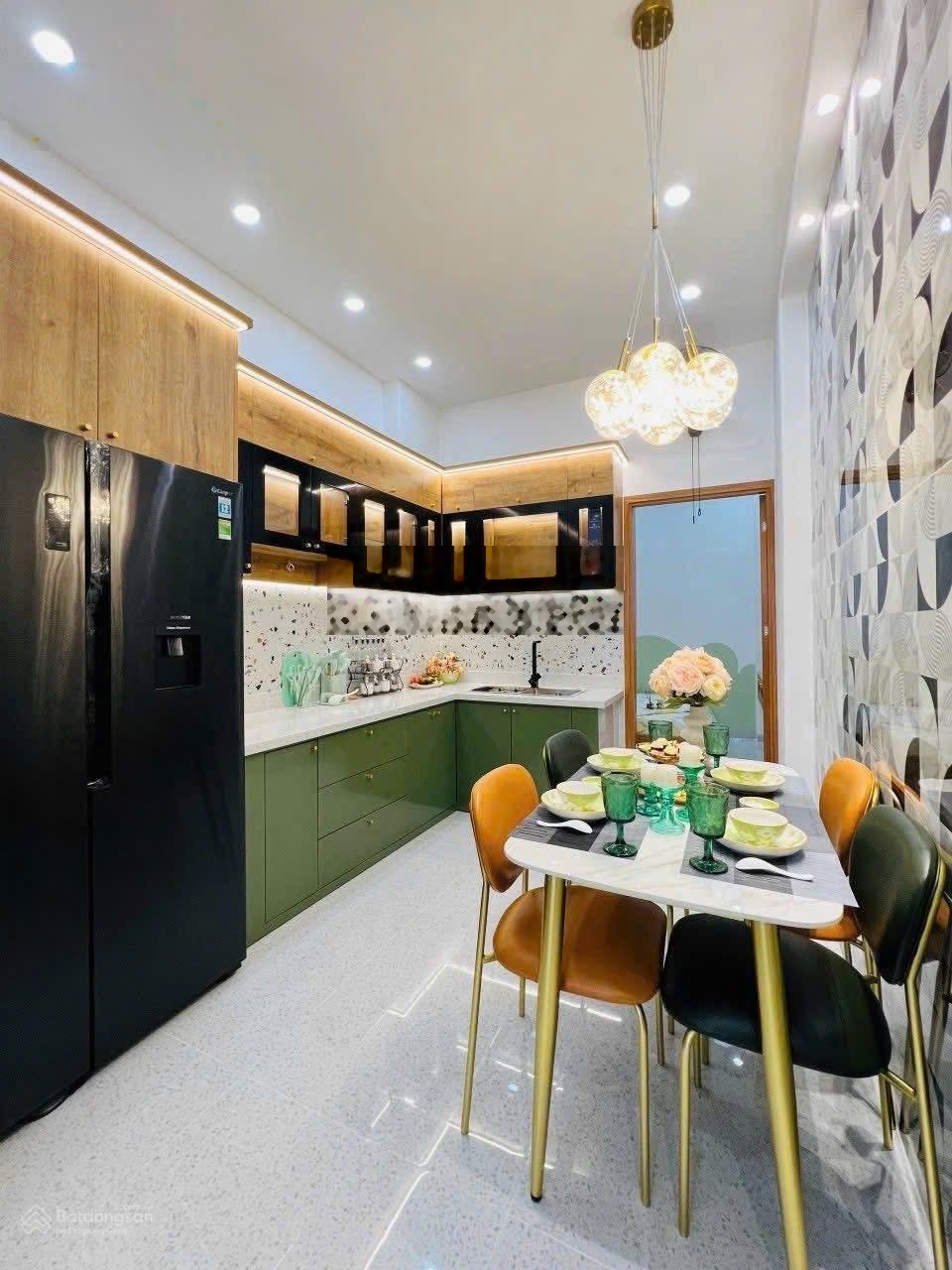 Xe tải tới cửa - 3 ngủ - 42m2 - đầy đủ nội thất - gần chợ phạm văn bạch - đi ga t3 chỉ 5 phút