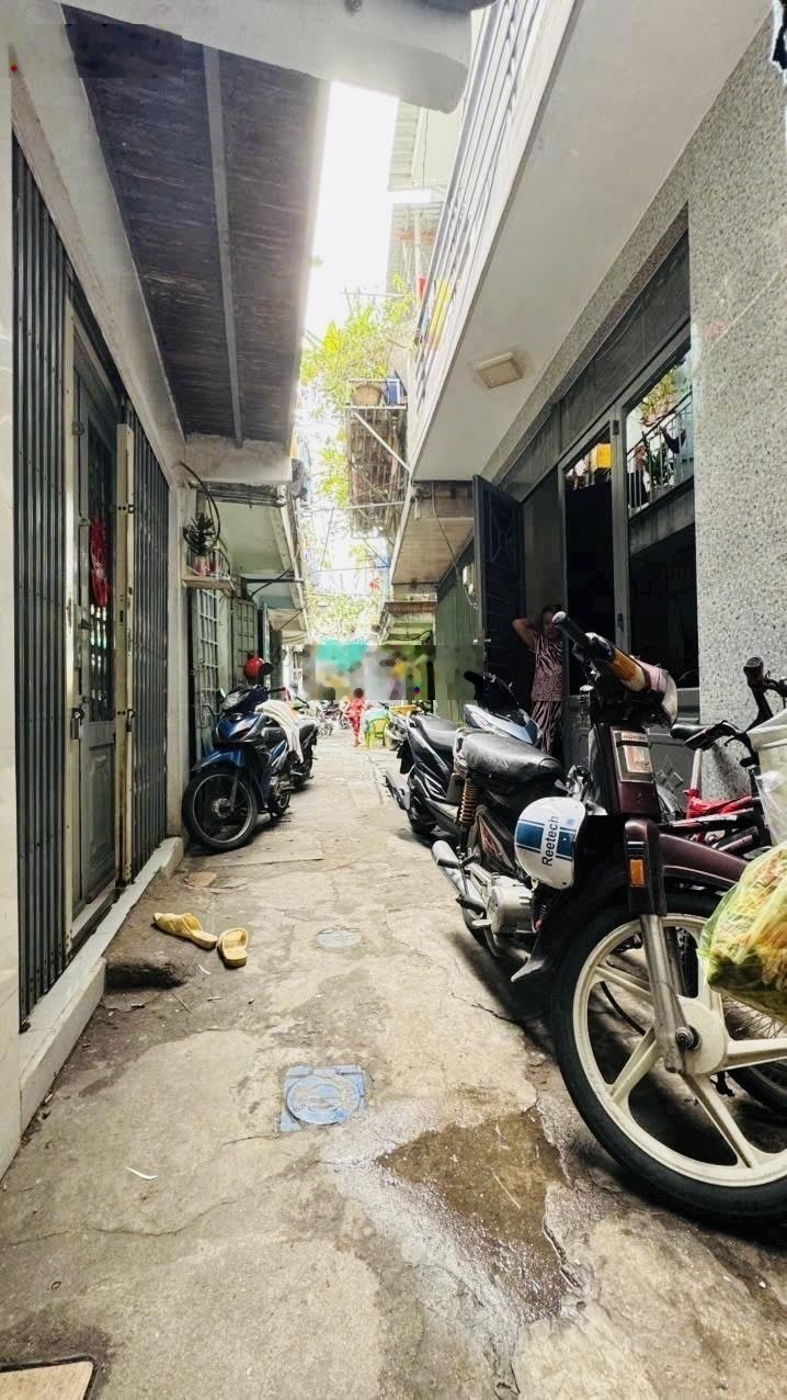 Tân phú giáp tân bình nhà nhỏ 3 tầng đẹp đầy đủ công năng giá 2,4tỷ