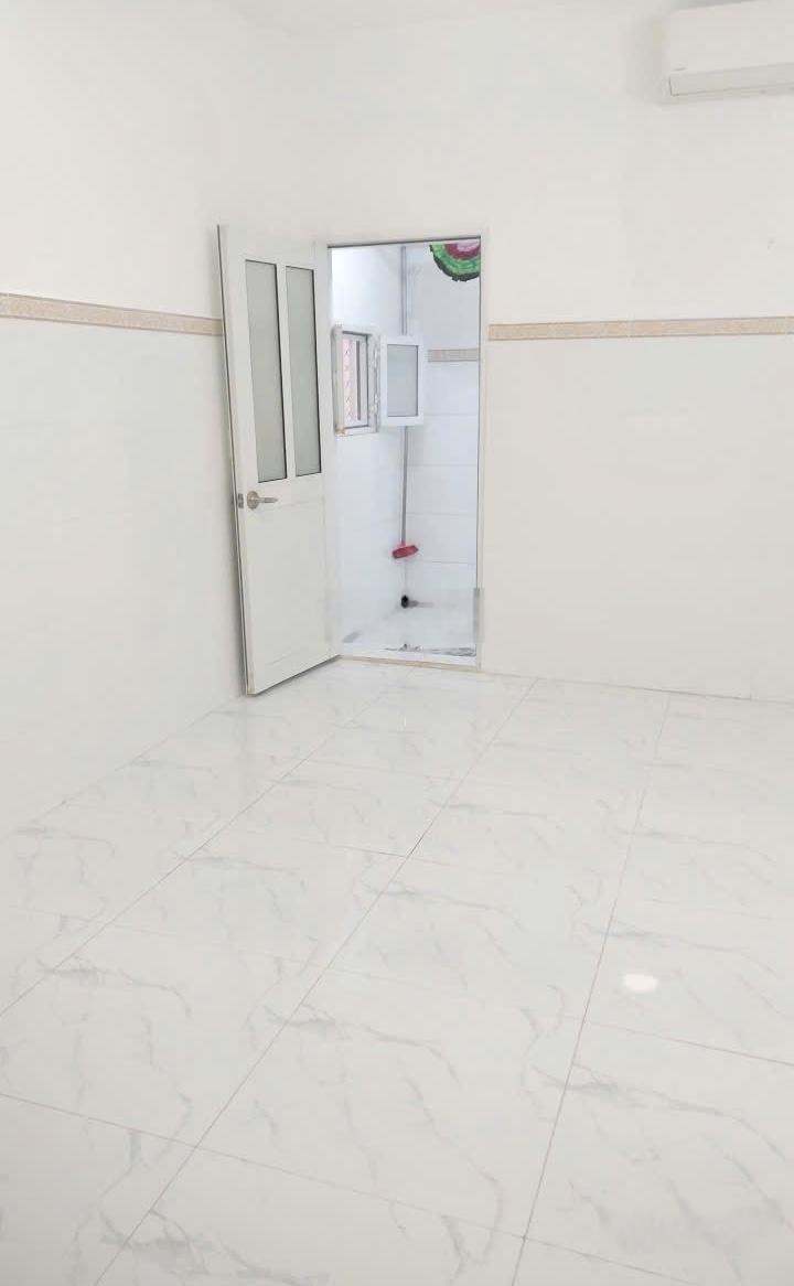 Bán Nhà chính chủ lâu đời - Lý Thường Kiệt - 3,2 tỷ - DTSD 46m2 - 2PN - ngay chợ - ko lộ giới