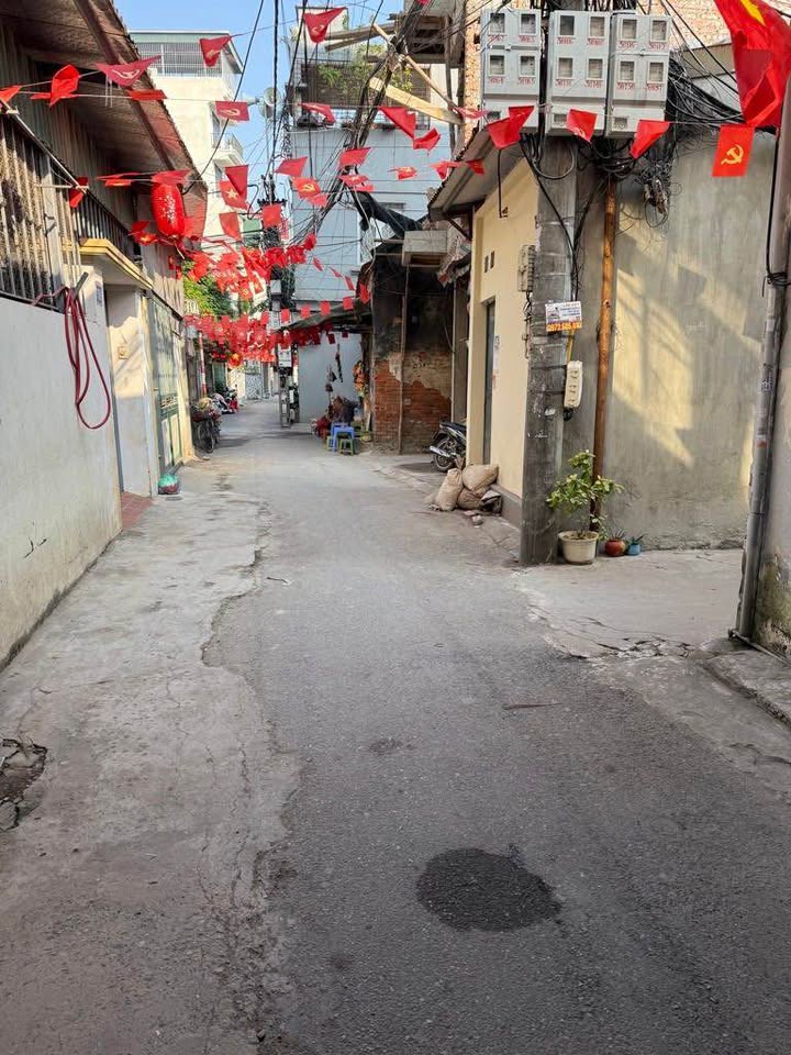 Bán nhà phố Vĩnh Hưng, Lĩnh Nam, nhà mới, ngõ rộng ba gác đỗ cửa, vài bước ra ô tô đỗ