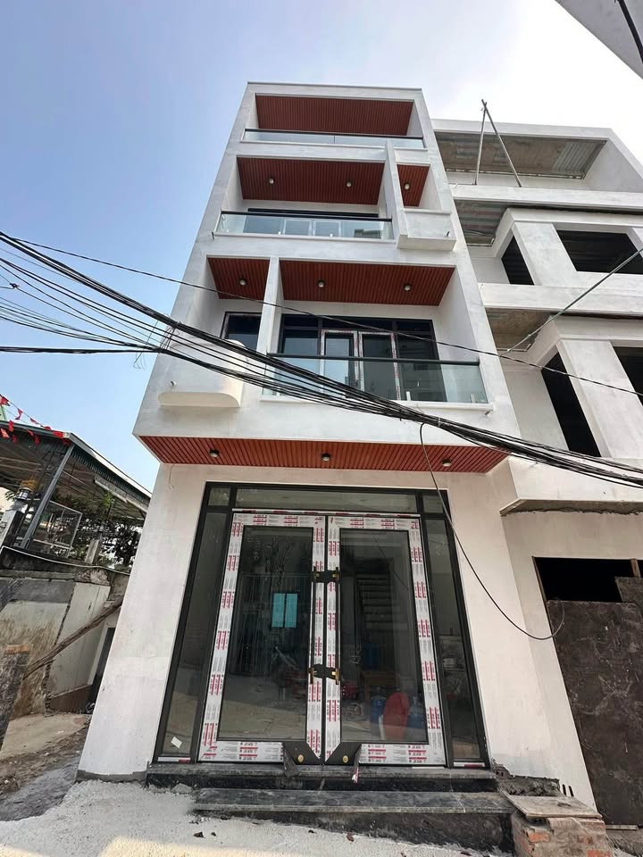 Bán nhà Cột 5, phường Hạ Long, 62,6m2, 4 tầng, ô tô đỗ cửa, giá 3.5 tỷ