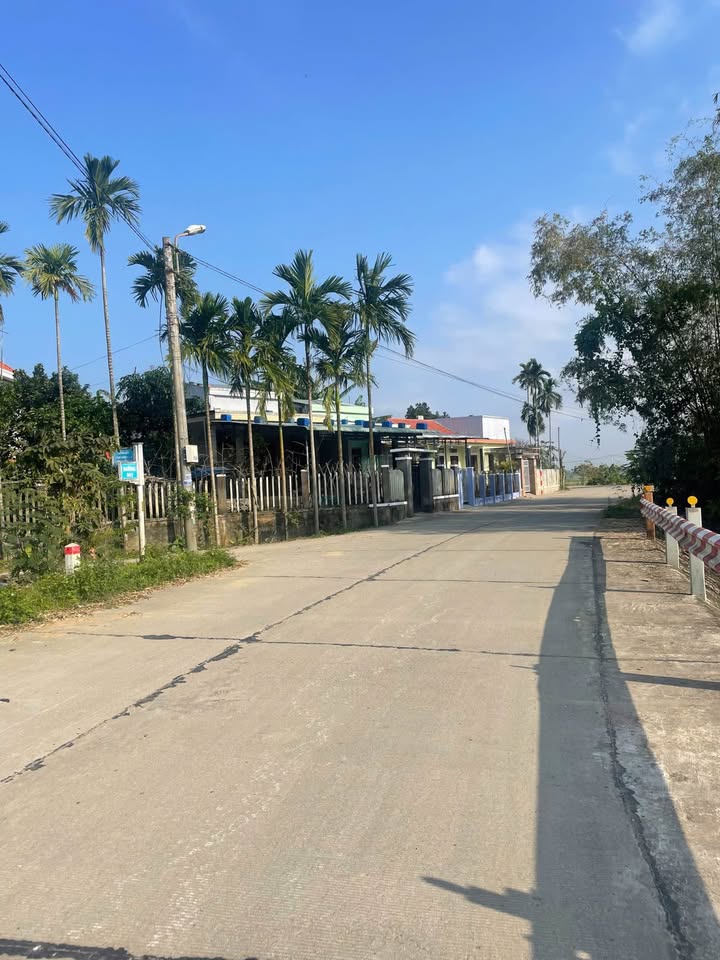 Bán đất mặt tiền trục liên xã DH3, giá 990 triệu