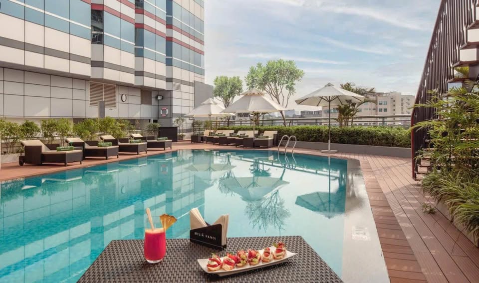 Bán khách sạn 4 sao lõi phố cổ Hoàn Kiếm, diện tích 425m2, 2 hầm, 9 tầng nổi, 90 phòng khách sạn, giá 2.5 tỷ/m2