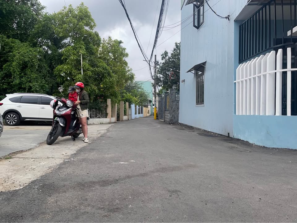 Bán nhà lô góc 2 mặt kiệt ô tô Hoàng Văn Thái, vị trí đẹp, lô góc cực thoáng