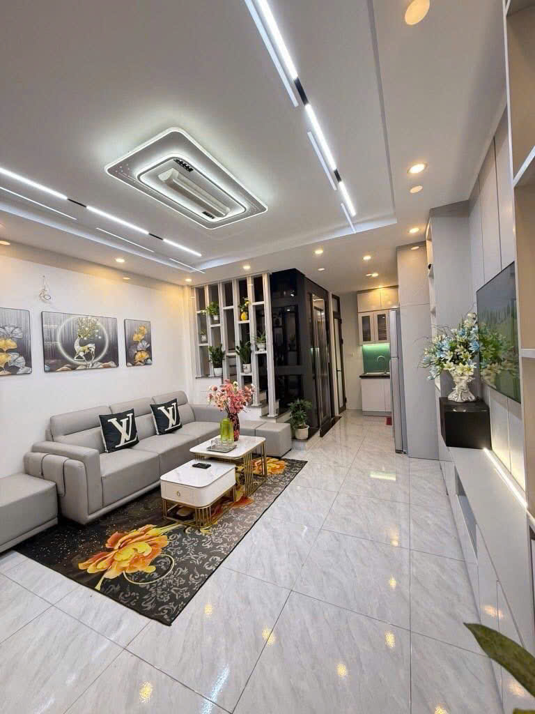 Bán nhà Cầu Diễn, 2 mặt thoáng, nhà mới ở ngay, 6 tầng, thang máy