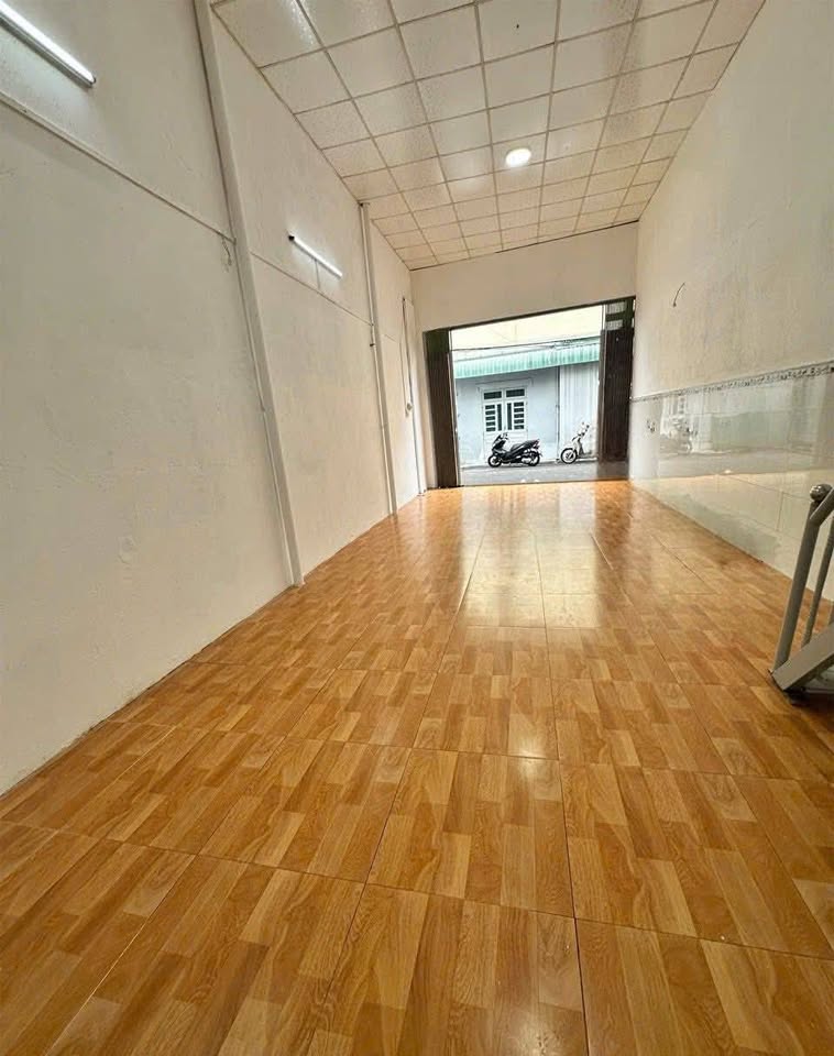 Bán nhà mặt tiền Hàn Mặc Tử, đường 2 xe hơi né nhau, khu trung tâm thương mại Phường 7, Vũng Tàu, giá 6.2 tỷ