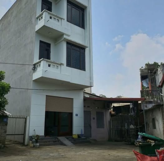 Bán nhanh nhà 3 tầng tại trung tâm Lạng Sơn, 60m2, cách đường Trần Đăng Ninh 100m, ô tô đi lại