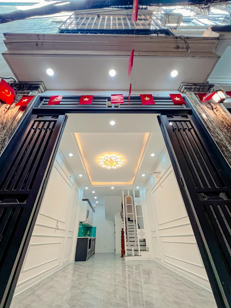 Chỉ 8,5 tỷ có nhà 5 tầng xây mới tại phố Trần Khát Chân, Hai Bà Trưng, cạnh ngã tư phố Lò Đúc