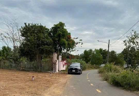 Bán đất tặng nhà cấp 4 tại Long Tân, Đất Đỏ, giá 1.69 tỷ