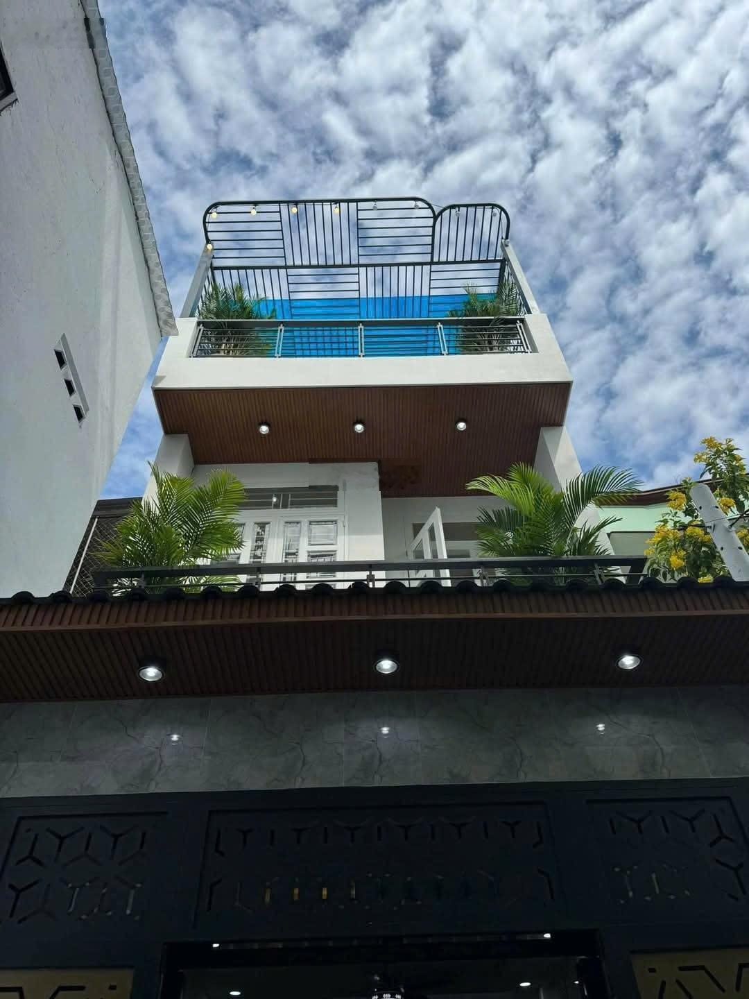 Cần bán gấp căn nhà Nguyên Hồng, Bình Thạnh giá 3tỷ650/54m2. Sổ hoàn công đủ, đang có HĐ thuê 14tr