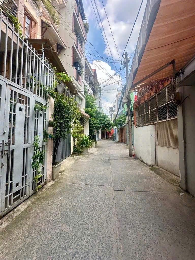 Chủ về quê cần bán gấp nhà Nguyễn Thị Thập, Quận 7, 60m2, 3PN 3WC có nội thất, giá 3 tỷ 120 TL