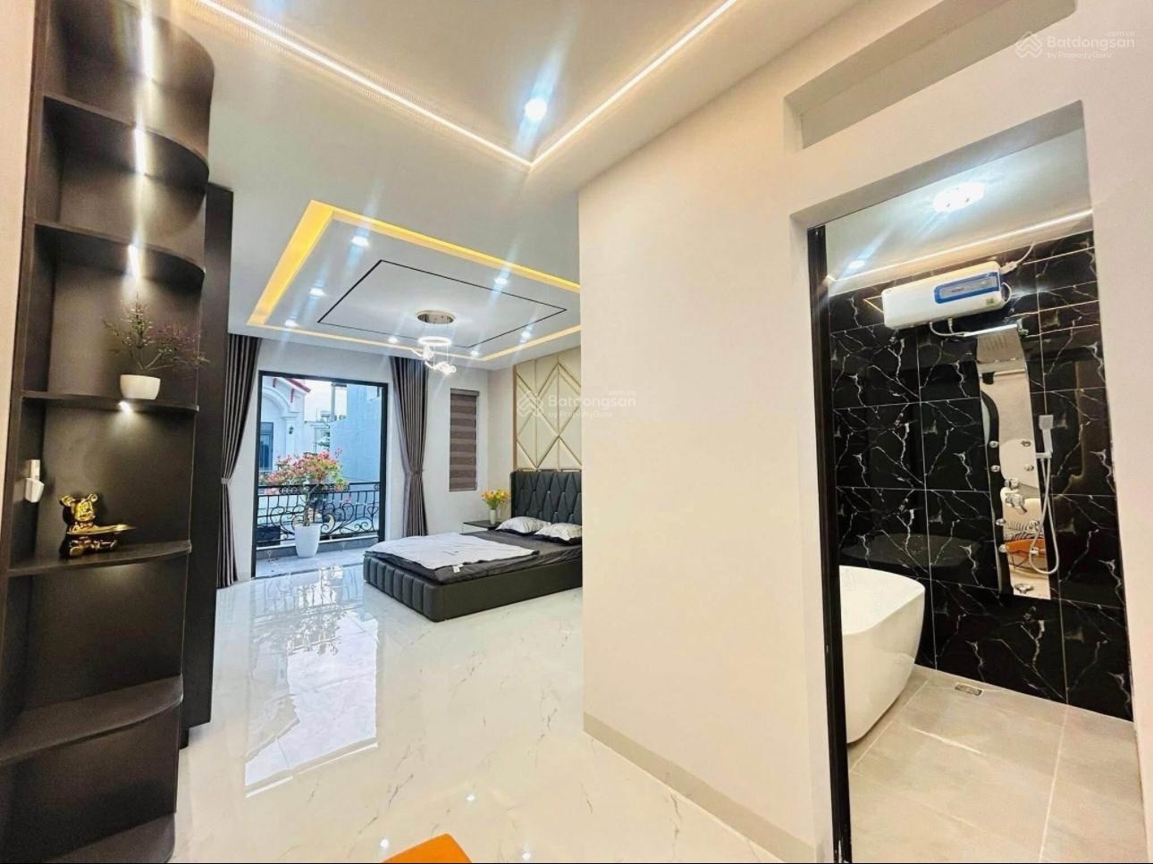 Bán gấp nhà đường Văn Chung, Tân Bình. Giá:5,75Tỷ/ 75m2. Trệt, 3 lầu. Sổ hồng riêng. Ngay nhà ga T3