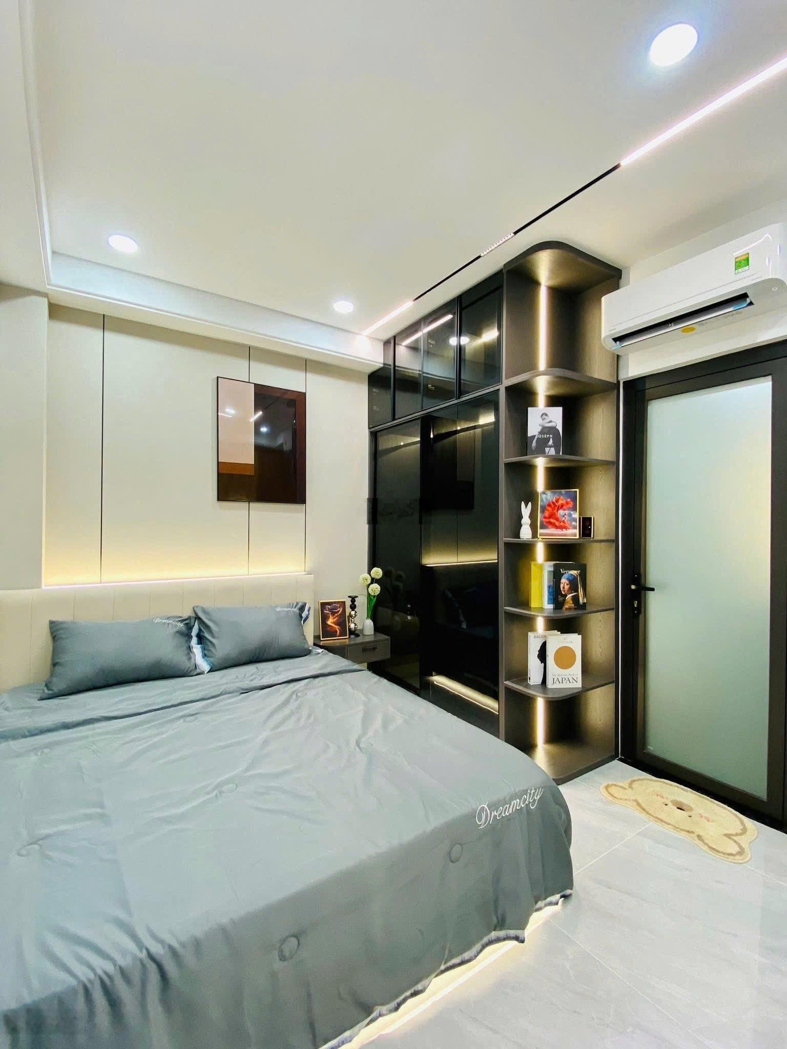 Nhà đẹp cần bán gấp đường Trần Quang Khải-Tân Định-Q1, gần chợ Tân Định. Giá 4tỷ 72m2 cho thuê 26tr