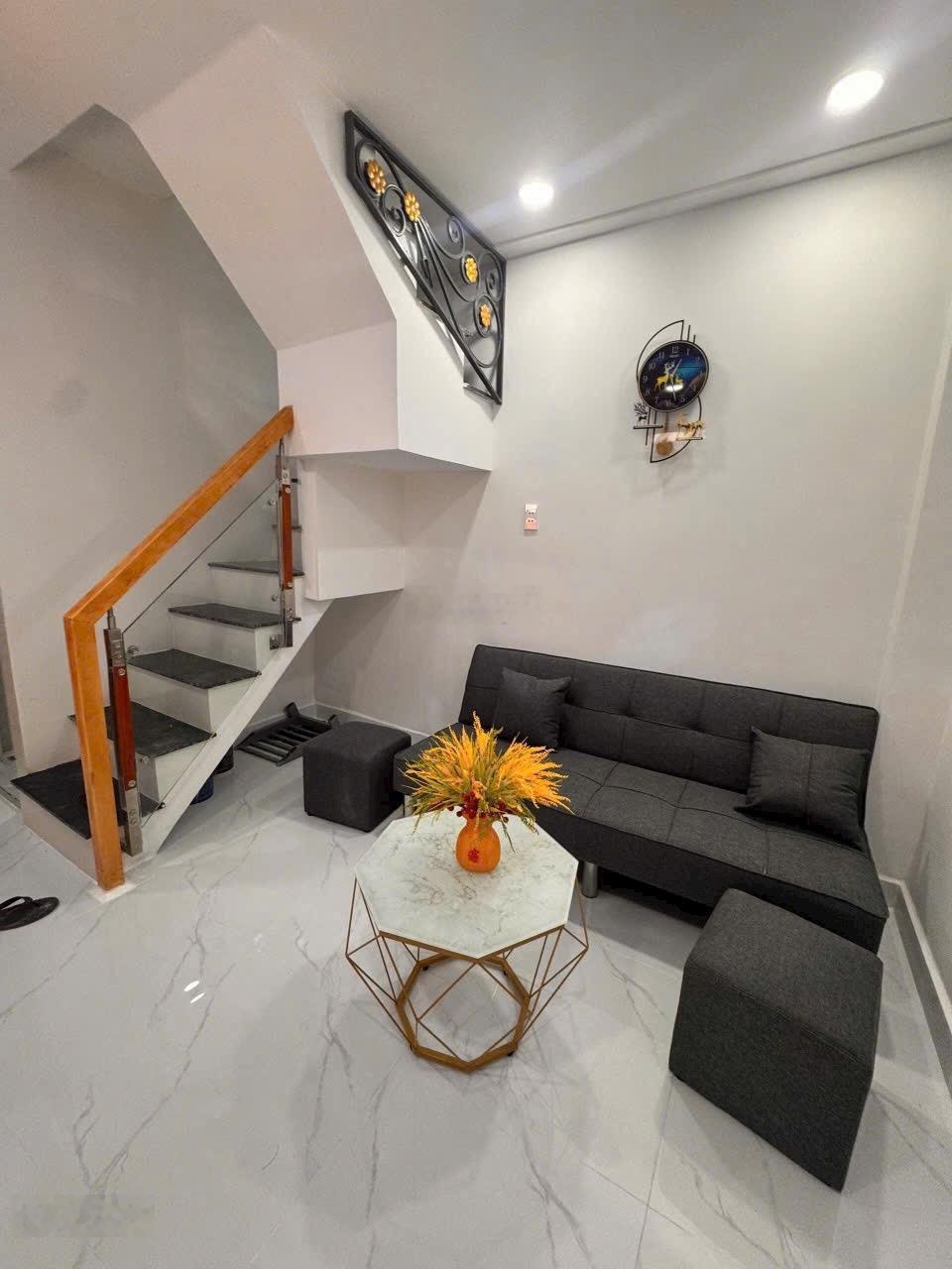 Bán nhà đẹp Phú Thọ Hoà ngang 4,4 m dài 4 m có 2 PN 2 WC hẻm 3 m sạch giá 2 tỷ 480 SHR