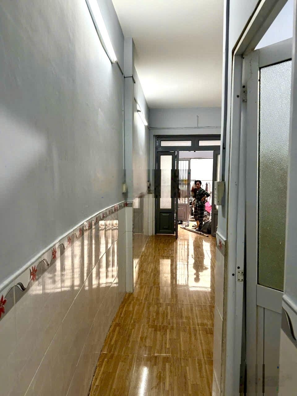 Bán nhà căn góc 2 mt thoáng- chỉ 2.9T- 34.2m2- Đ.xóm chiếu- đi Tôn đản, Đoàn văn bơ, gần Đh.