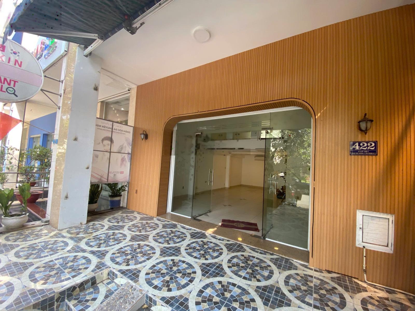 Cho thuê nhà nguyên căn mặt tiền đường Phạm Thái Bường, Phú Mỹ Hưng 6x18m, 6 tầng DTSD hơn 400m2