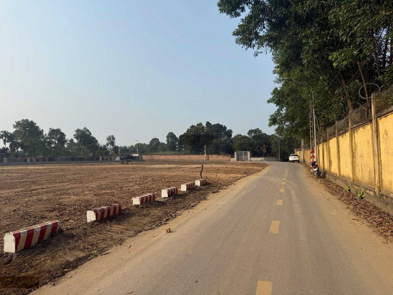 Chính chủ bán 100m full thổ cư đường xe 16 chỗ vào tận đất. Đầy đủ tiện ích