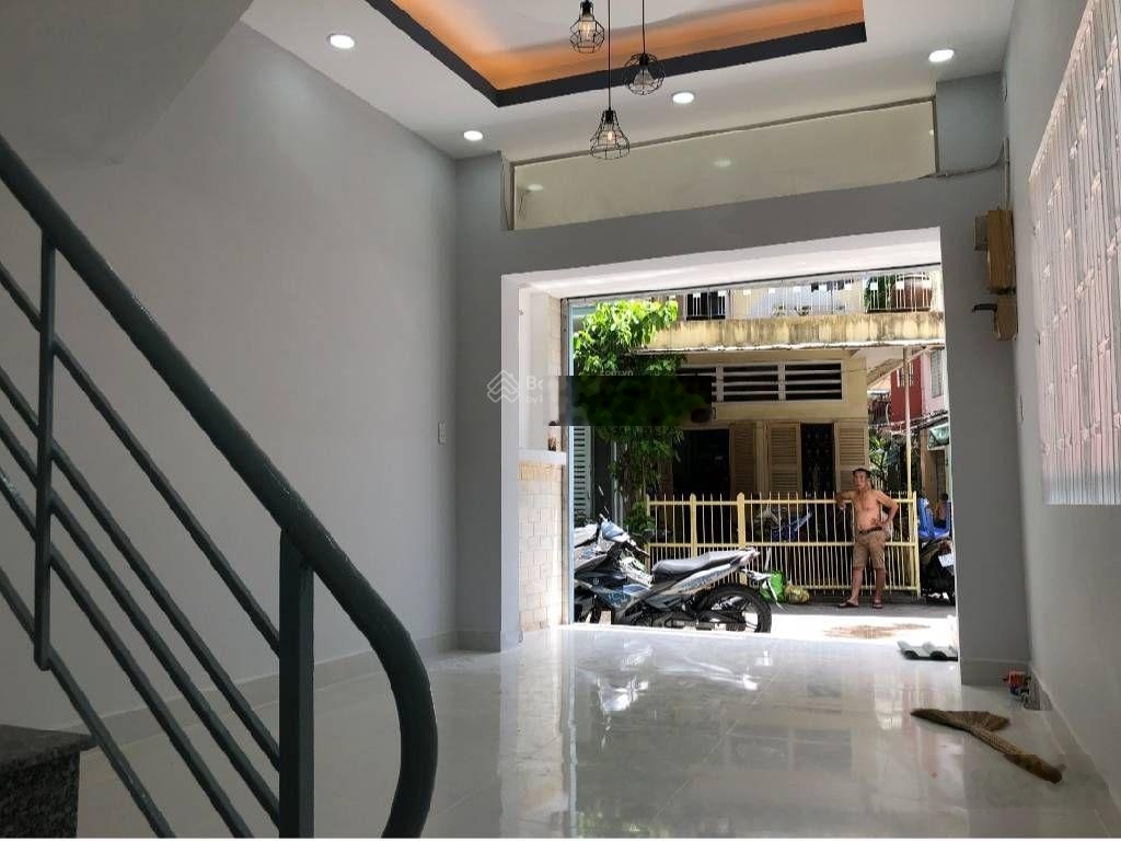 Quận 1, bến chương dương-giá: 8,2ty- 33m2, 3pn3wc-lh: vân 0388515384